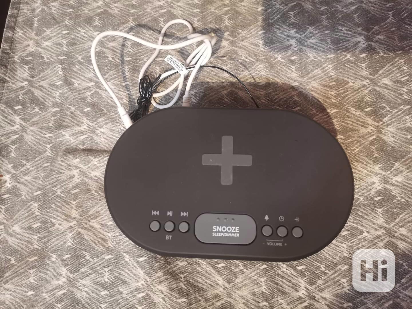 Noční radiobudík s USB nabíječkou, Bluetooth reproduktor, QI - foto 1
