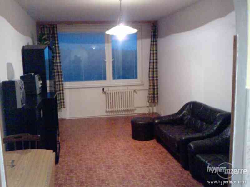 Pronájem zařízeného bytu 2 + kk (52m2) - Horní Roztyly Praha - foto 4