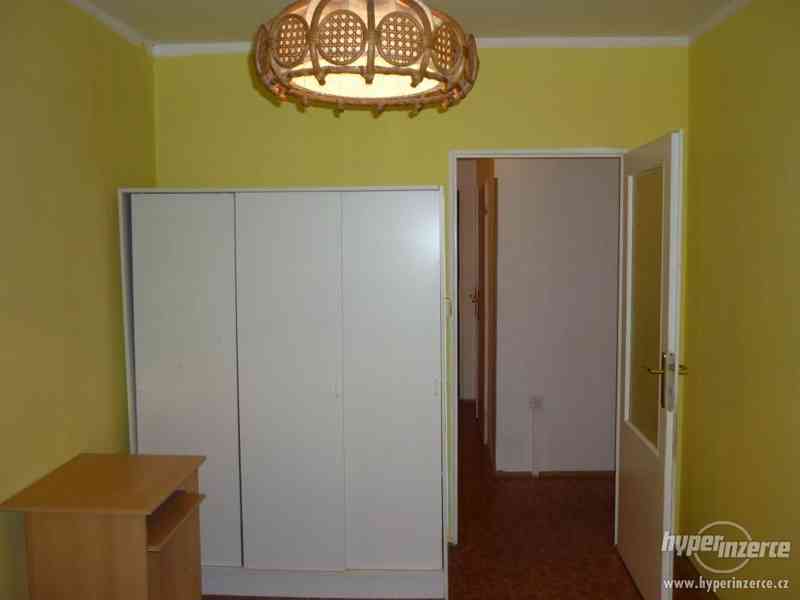 Pronájem zařízeného bytu 2 + kk (52m2) - Horní Roztyly Praha - foto 5
