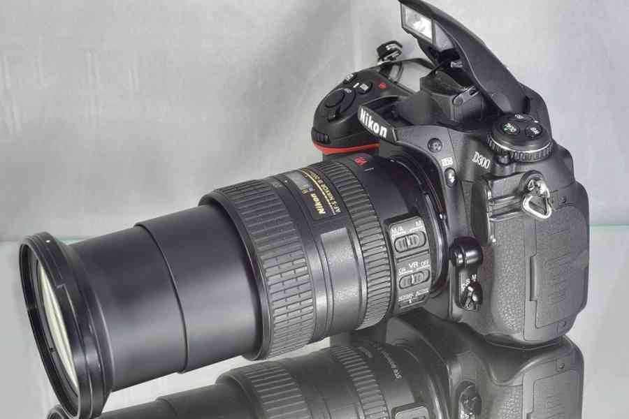 Nikon D300 + AF-S 18-200mm  VR ** 13000 Exp. - foto 9