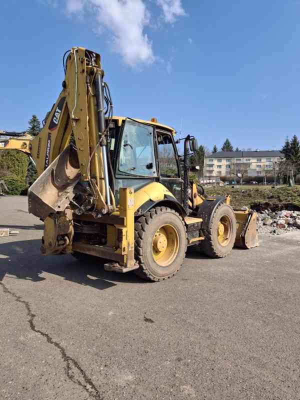 Rýpadlo - nakladač CAT 444F - foto 4