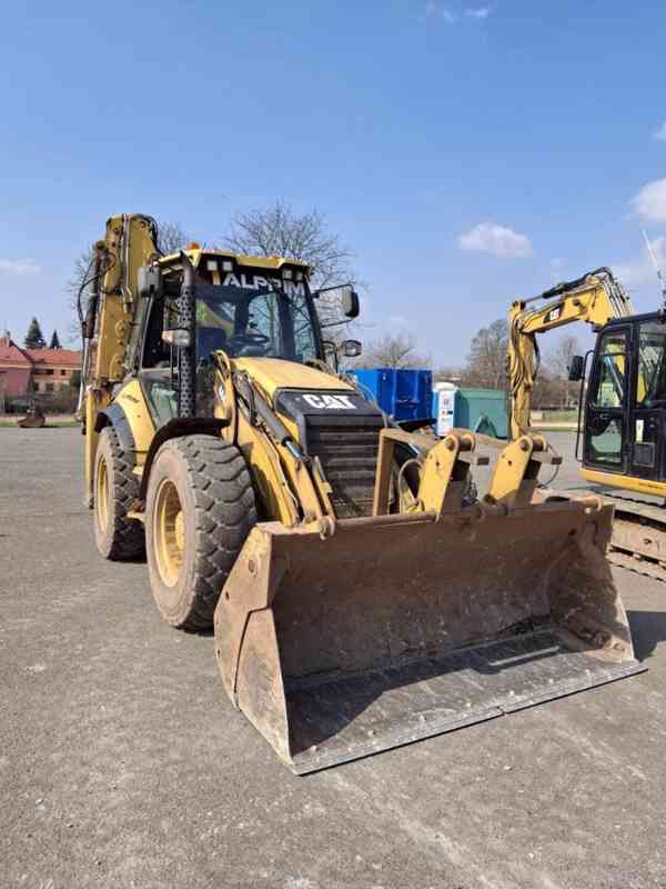 Rýpadlo - nakladač CAT 444F - foto 2