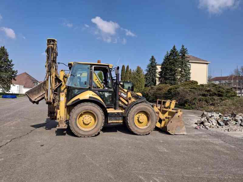 Rýpadlo - nakladač CAT 444F - foto 3