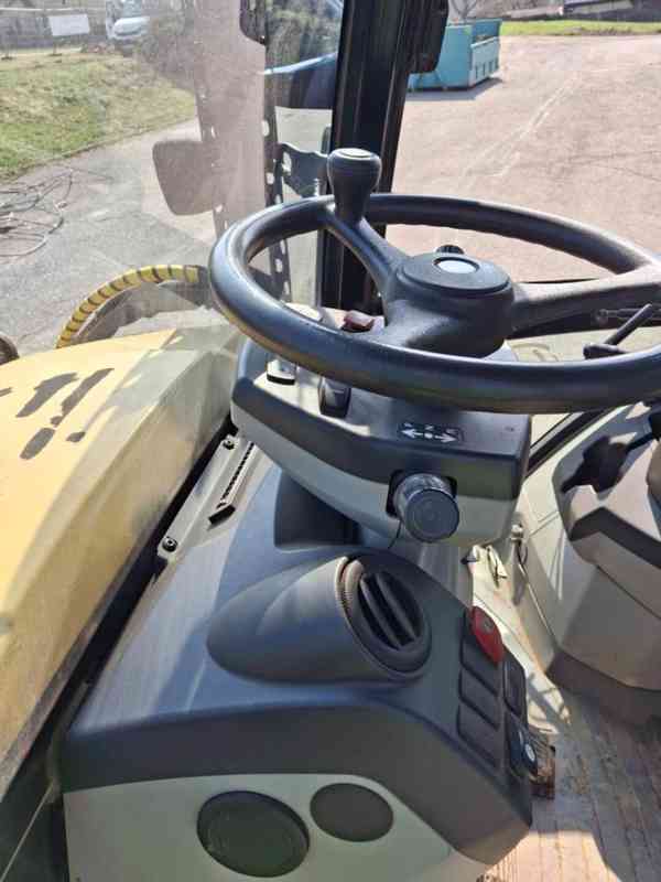 Rýpadlo - nakladač CAT 444F - foto 6