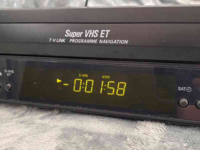 S-VHS-ET videorekordér JVC HR-S6953 s video stabilizátorem - foto 4
