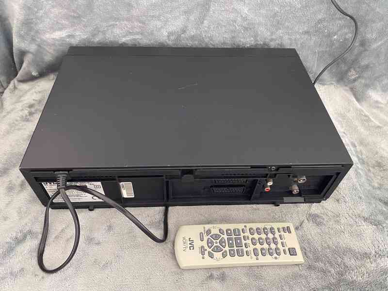 S-VHS-ET videorekordér JVC HR-S6953 s video stabilizátorem - foto 6