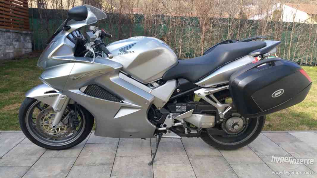 Silničně-cestovní HONDA VFR 800 - foto 1