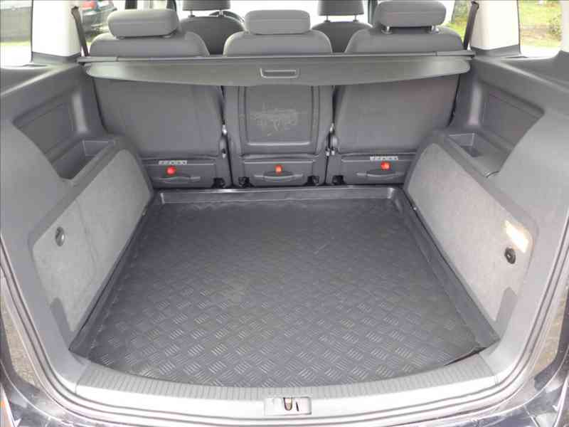 Volkswagen Touran 1,4 TSI NAVI KAMERA VÝHŘEV - foto 8