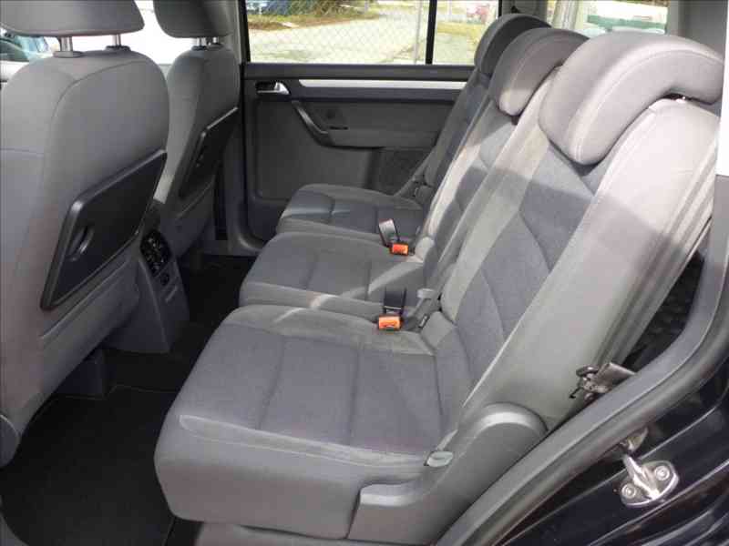 Volkswagen Touran 1,4 TSI NAVI KAMERA VÝHŘEV - foto 6