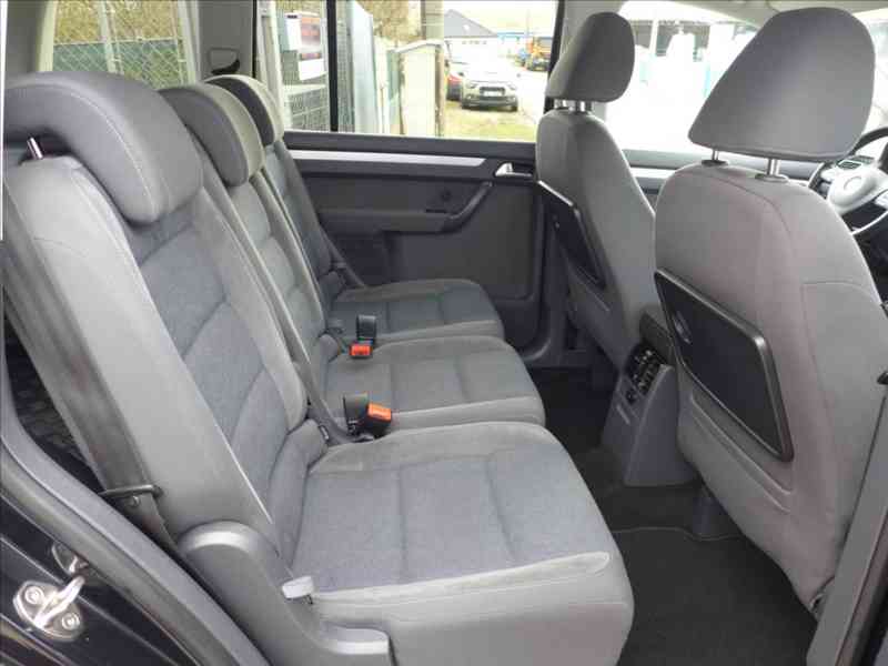 Volkswagen Touran 1,4 TSI NAVI KAMERA VÝHŘEV - foto 9