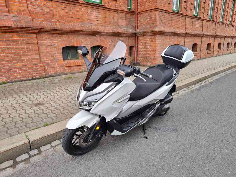 Honda Forza 300, původ ČR, perfektní stav - foto 14