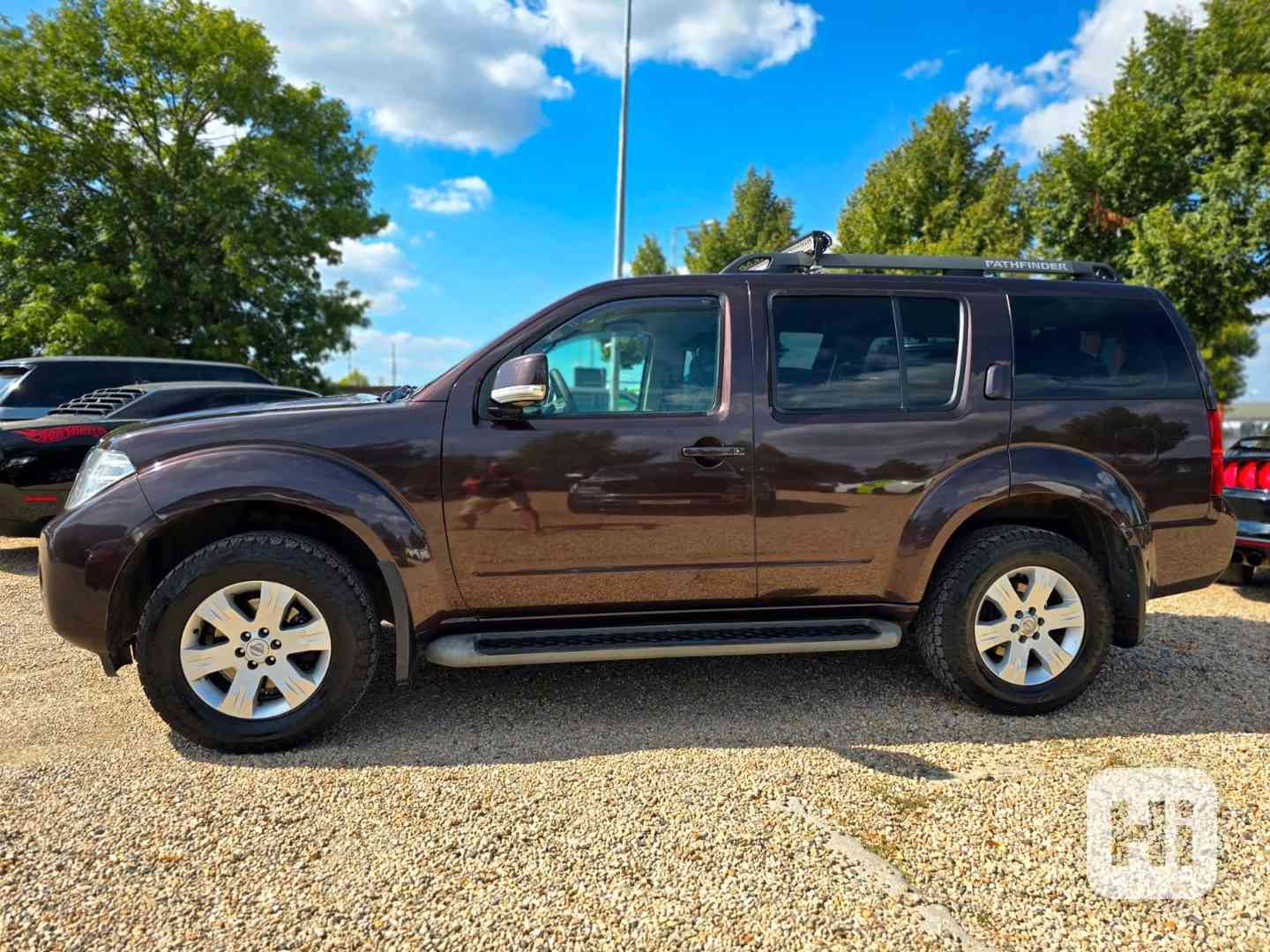 Nissan Pathfinder 2.5 dCi SE 4x4 7míst 140kw - foto 1