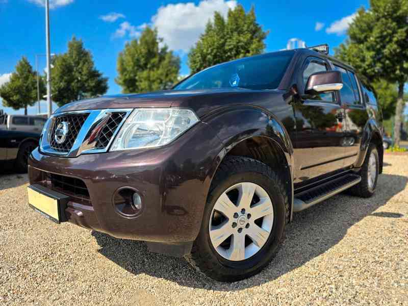 Nissan Pathfinder 2.5 dCi SE 4x4 7míst 140kw - foto 8