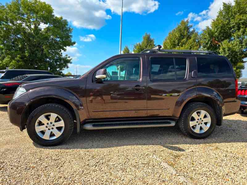 Nissan Pathfinder 2.5 dCi SE 4x4 7míst 140kw