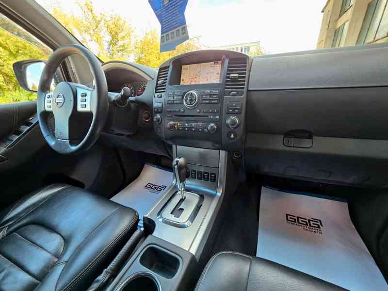 Nissan Pathfinder 2.5 dCi SE 4x4 7míst 140kw - foto 25