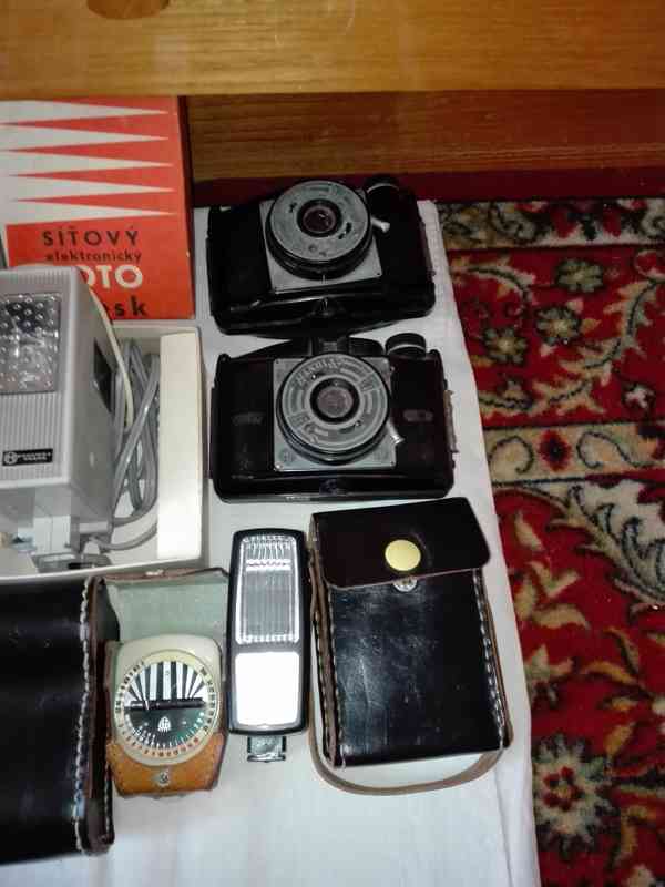 Kolekce fotoaparátů 9 ks + různé příslušenství - foto 11