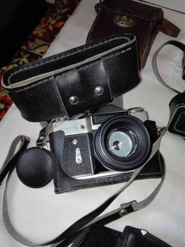 Kolekce fotoaparátů 9 ks + různé příslušenství - foto 2