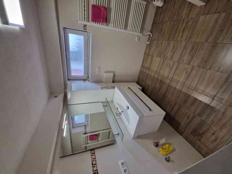 Prodej prostorného rodinného domu 6+1 se zahradou – Drnholec - foto 7