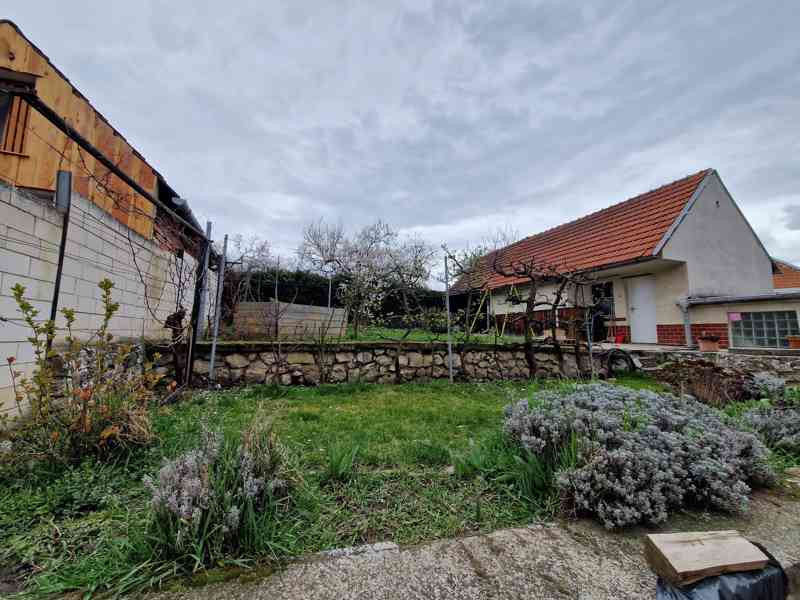 Prodej prostorného rodinného domu 6+1 se zahradou – Drnholec - foto 2