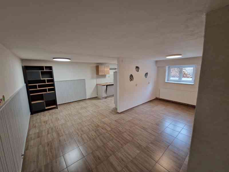 Prodej prostorného rodinného domu 6+1 se zahradou – Drnholec - foto 5