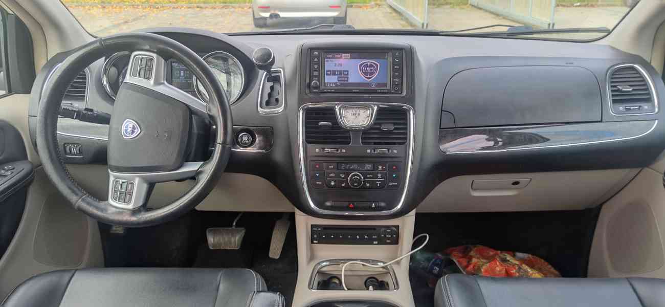 Lancia Voyager - foto 3