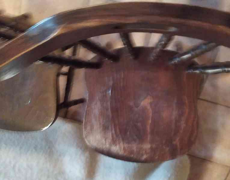 Nabízím tři staré dřevěné jídelní židle Thon - zrestaurované - foto 6