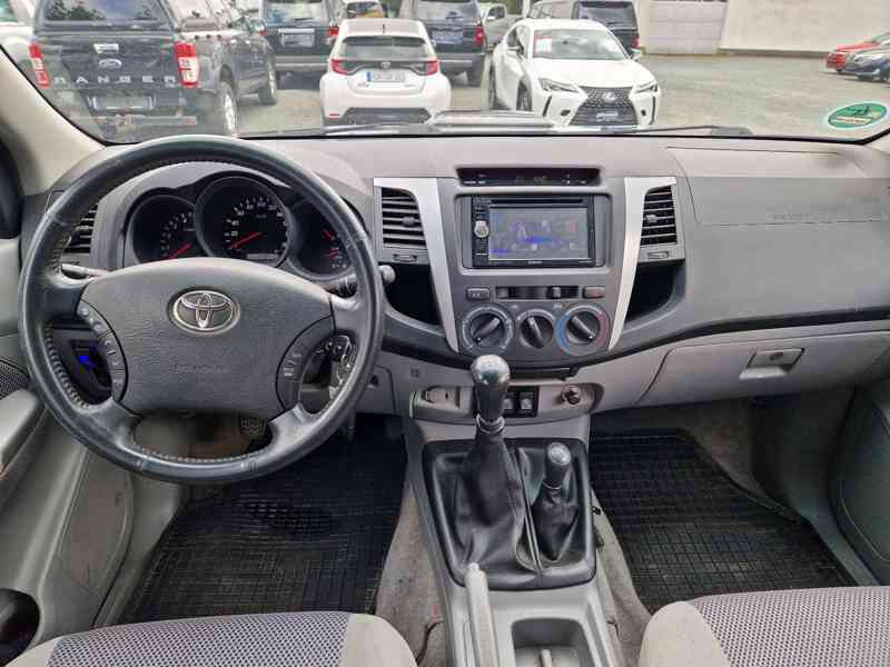 Toyota Hilux 2,5D 4D DC Life 4x4 106kw - foto 9