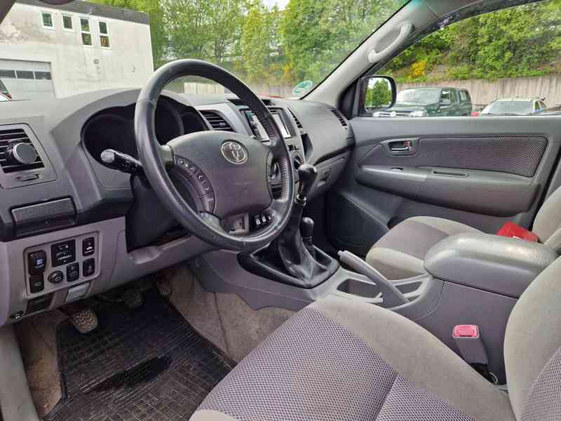 Toyota Hilux 2,5D 4D DC Life 4x4 106kw - foto 15