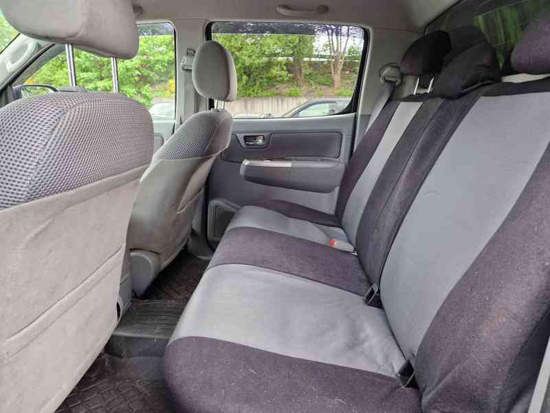 Toyota Hilux 2,5D 4D DC Life 4x4 106kw - foto 17