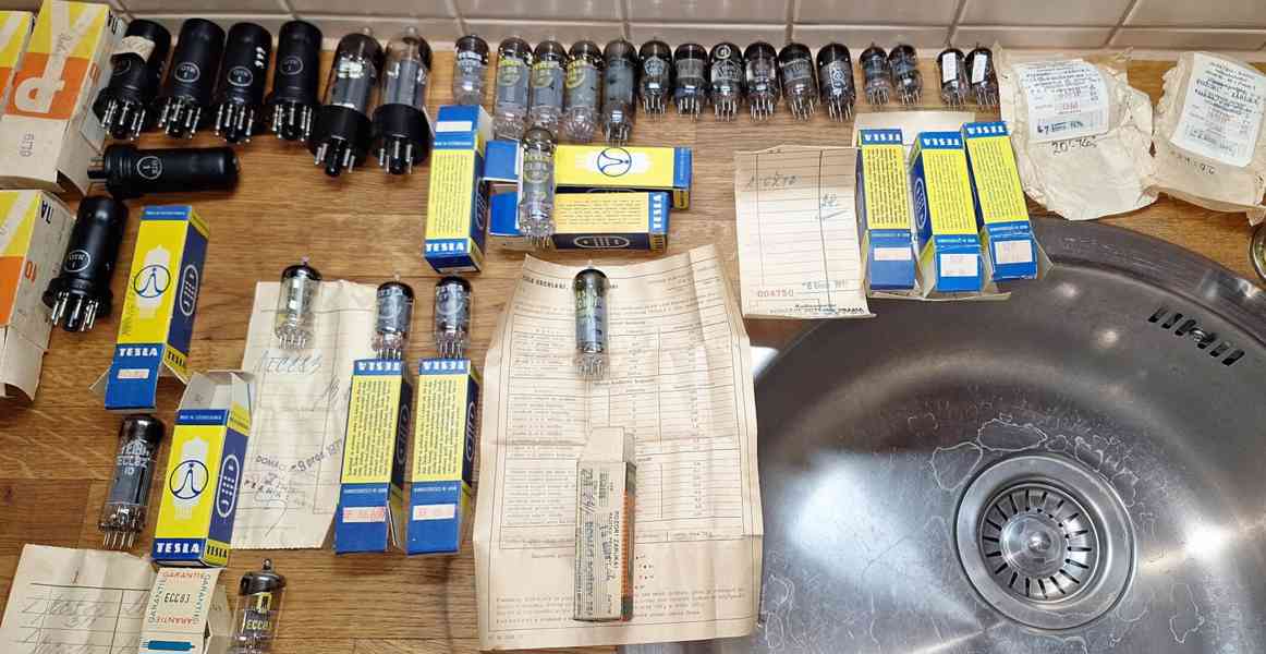 Elektronky a další součástky - foto 5