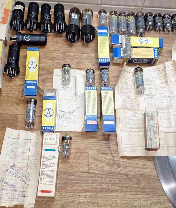 Elektronky a další součástky - foto 6