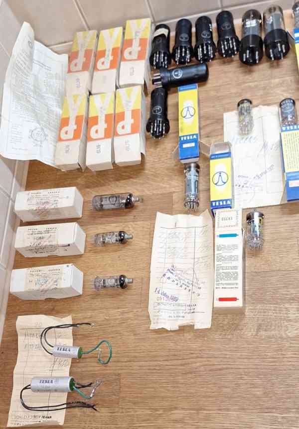 Elektronky a další součástky - foto 4