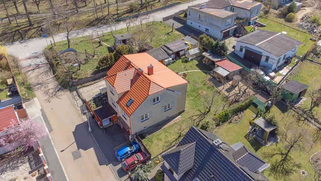 Prodej prostorného rodinného domu u parku v Klatovech - foto 4