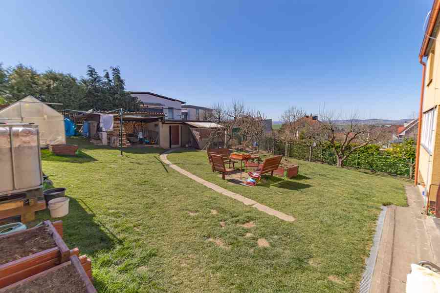 Prodej prostorného rodinného domu u parku v Klatovech - foto 9