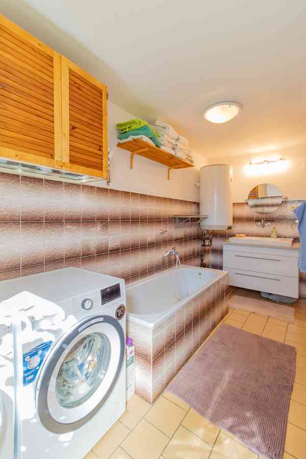 Prodej prostorného rodinného domu u parku v Klatovech - foto 29