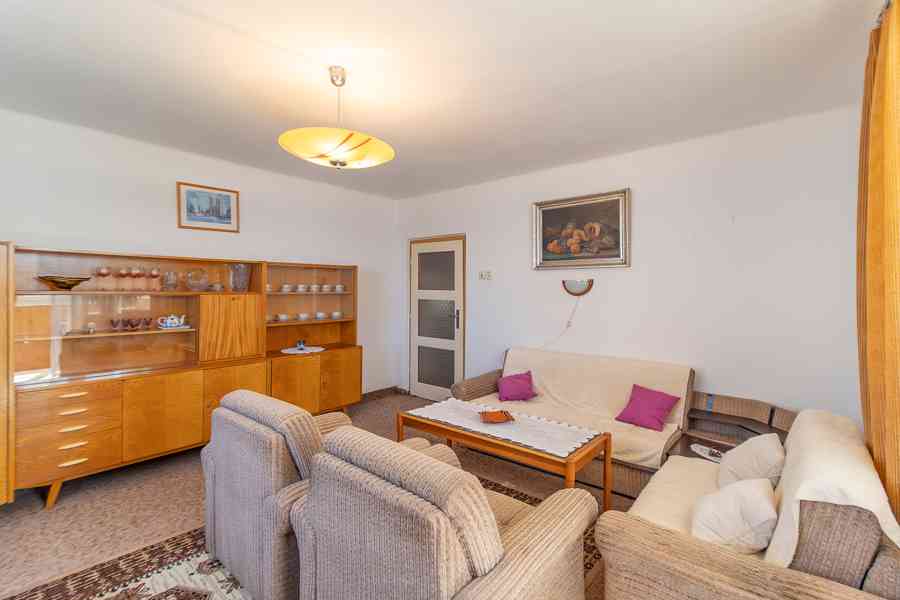 Prodej prostorného rodinného domu u parku v Klatovech - foto 25