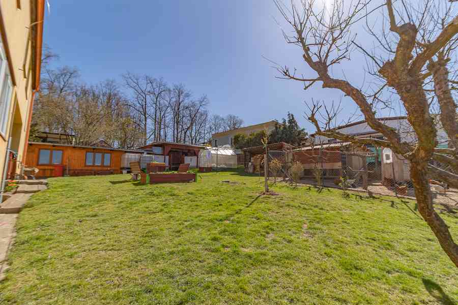 Prodej prostorného rodinného domu u parku v Klatovech - foto 8