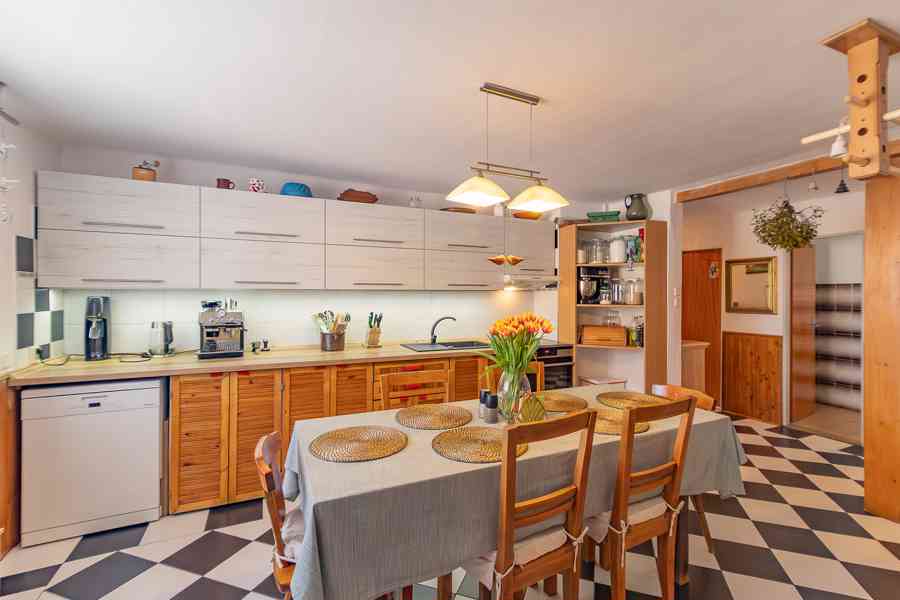 Prodej prostorného rodinného domu u parku v Klatovech - foto 13