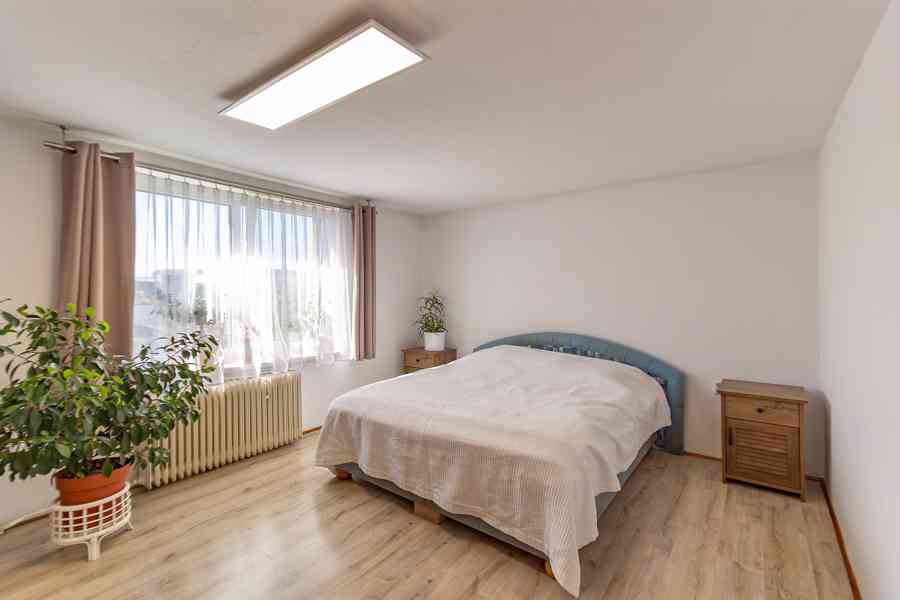 Prodej prostorného rodinného domu u parku v Klatovech - foto 17