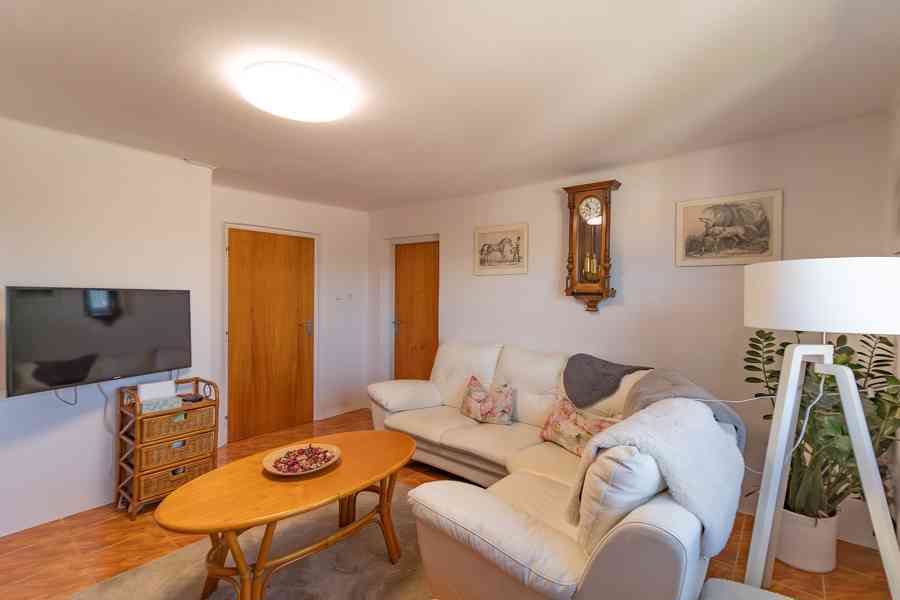 Prodej prostorného rodinného domu u parku v Klatovech - foto 16