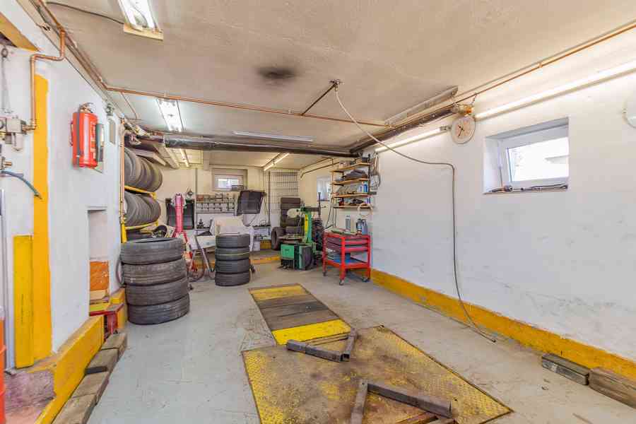 Prodej prostorného rodinného domu u parku v Klatovech - foto 41