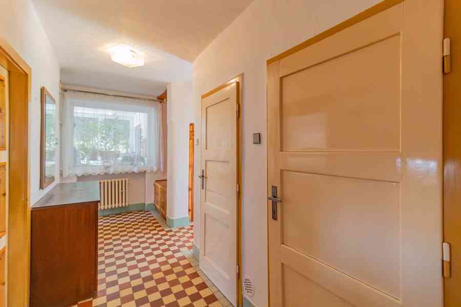 Prodej prostorného rodinného domu u parku v Klatovech - foto 33