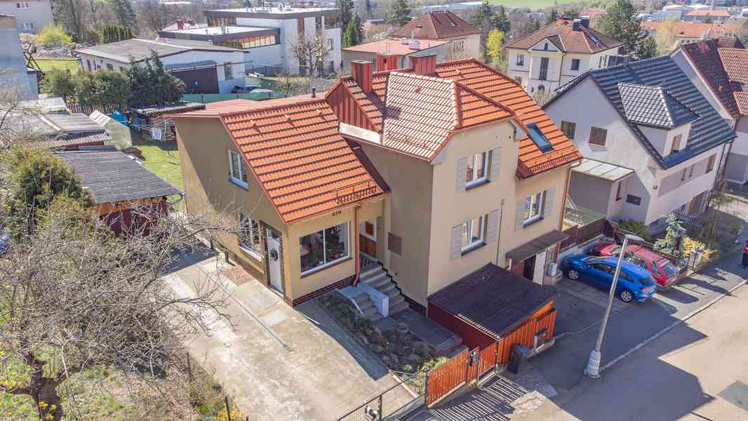 Prodej prostorného rodinného domu u parku v Klatovech - foto 2