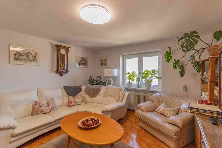 Prodej prostorného rodinného domu u parku v Klatovech - foto 15