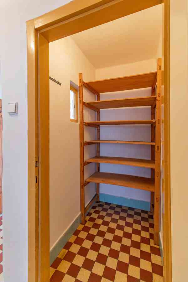 Prodej prostorného rodinného domu u parku v Klatovech - foto 35