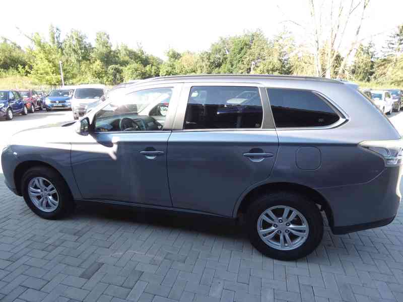 Mitsubishi Outlander 2.0i Invite ClearTec 4x2 benzín 110kw - foto 16