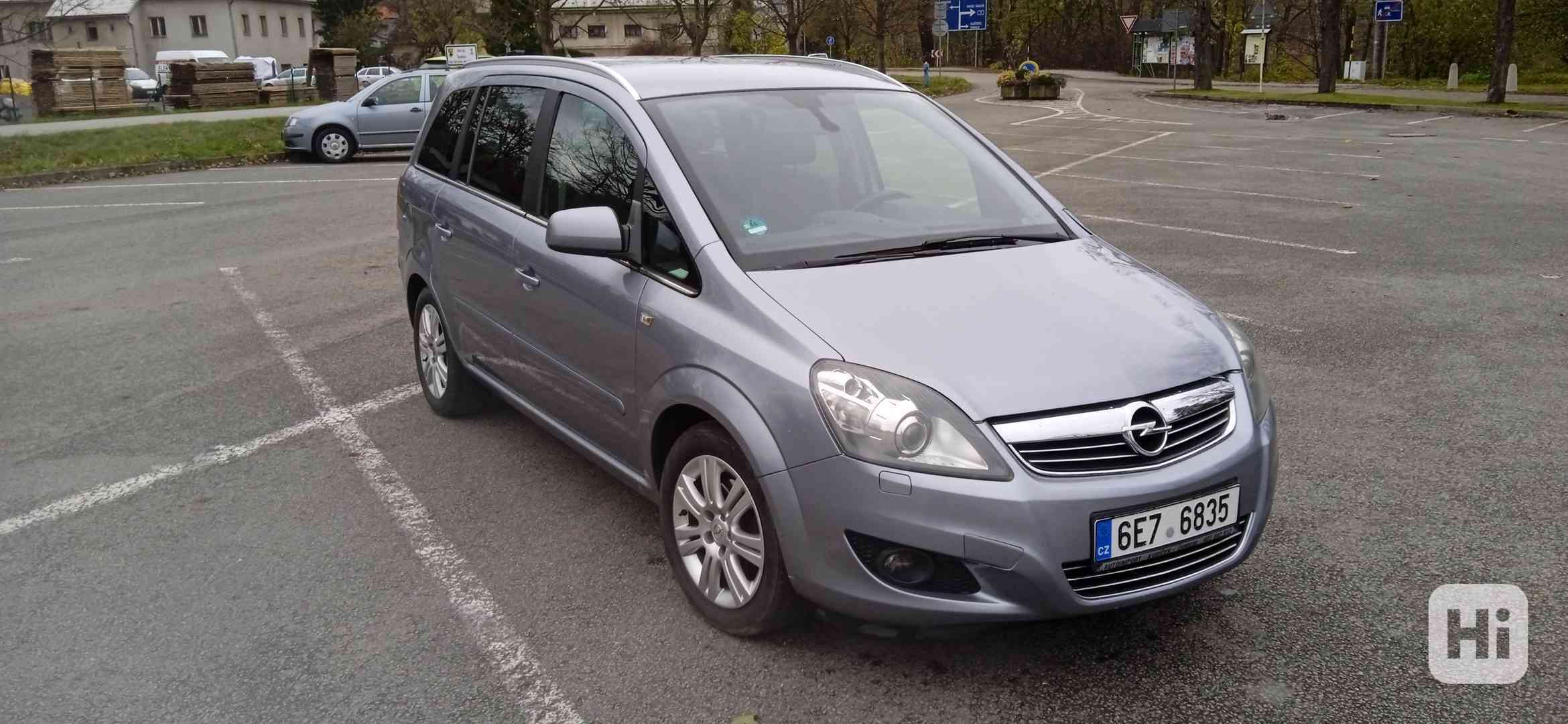 Opel Zafira 2010 - foto 1