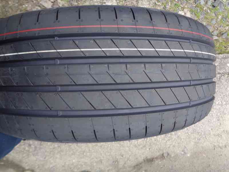 Goodyear 235/40/19 nové nedaj se píchnout - SEAL - foto 1