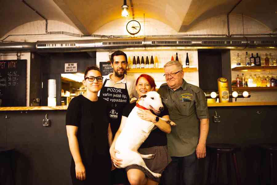 KUCHAŘ, ČÍŠNÍK/SERVÍRKA  v rodinné restauraci - foto 2