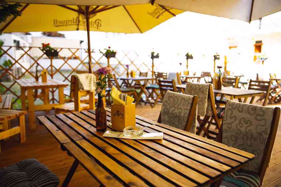 KUCHAŘ, ČÍŠNÍK/SERVÍRKA  v rodinné restauraci - foto 1